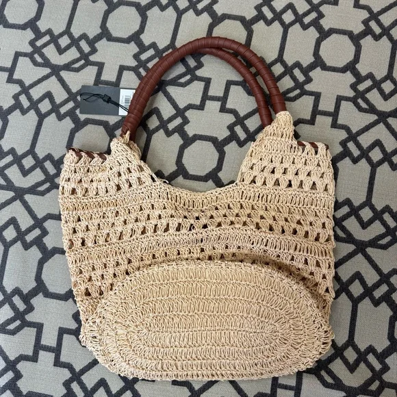 BCBG Woven Raffia Tote Bag Leather Handles Logo Patch Boho Vacation - Picture 5 of 16